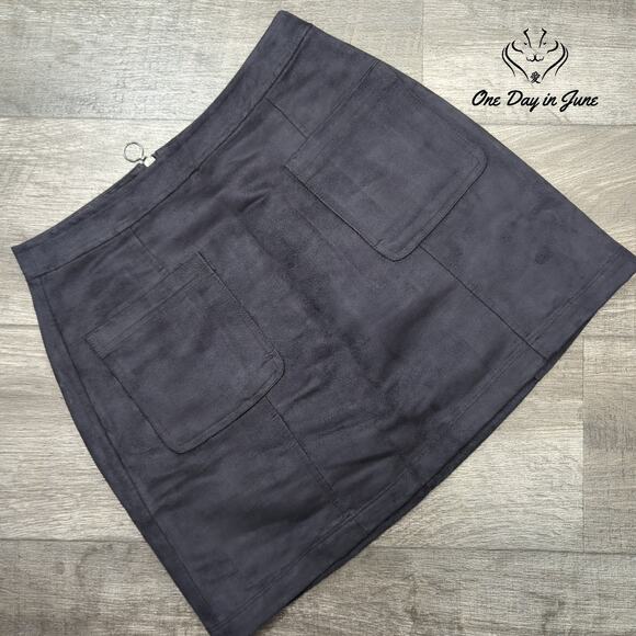 Old Navy Faux Suede Mini Skirt Size 2 - Picture 1 of 5